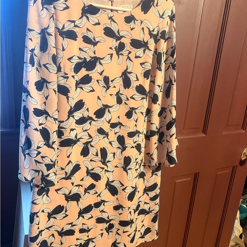 Rose Peach Long-Sleeve Shift Dress with Black & White Floral